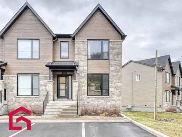 Townhouse with Breathtaking Lake Views Near Tremblant