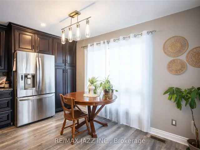 Charming 3-Bedroom Home in Central Ajax Near Schools and Go Station