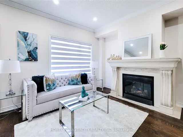 Excellent Fernbrook Marseille Townhome in Bronte West