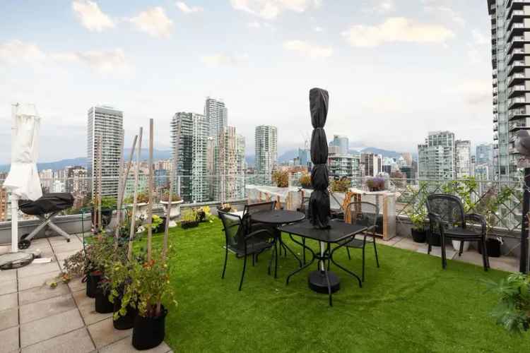 Yaletown Penthouse with Rooftop Patio and Stunning Views