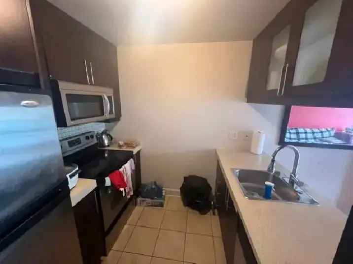 CHAMBRE À LOUER-CONDO-TOUT INCLUS-800$ PAR MOIS