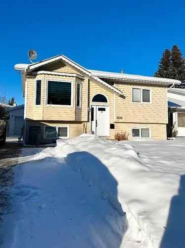 House For Sale in Country Club Estates Grande Prairie