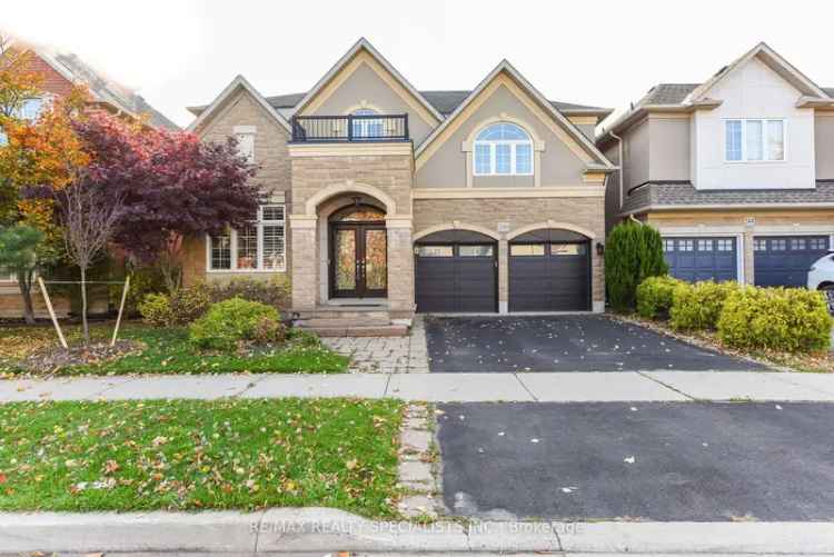 House For Sale in Oakville, Ontario