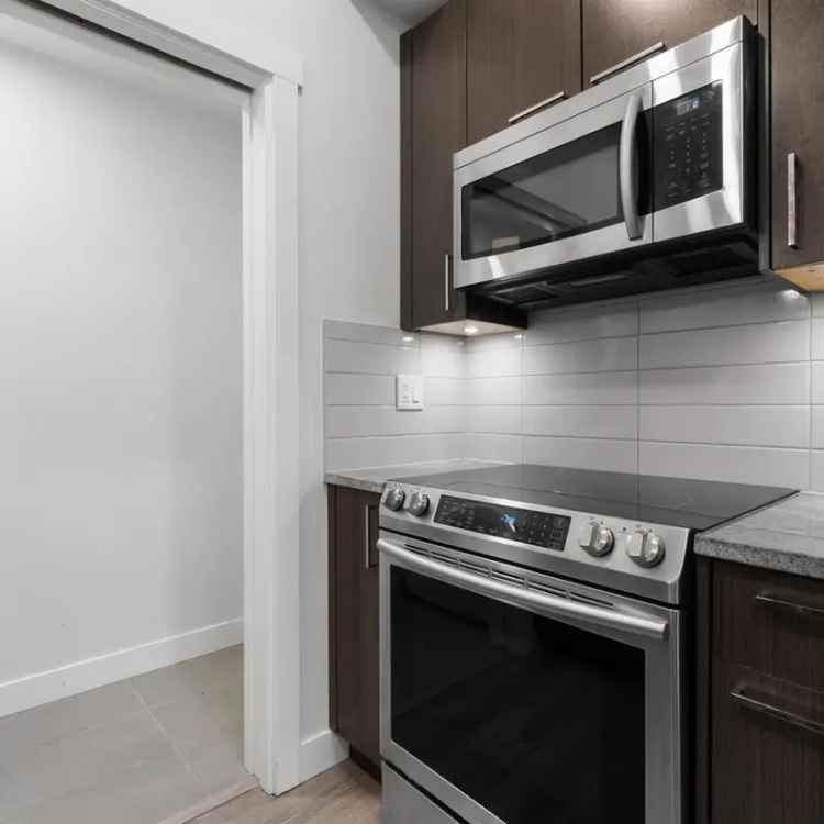 2-BED 2-BATH Condo for Sale 780 sq ft