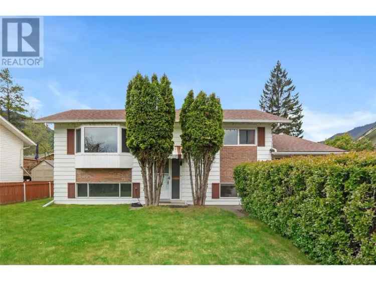 4 Bedroom Family Home with Finished Basement and Fenced Yard