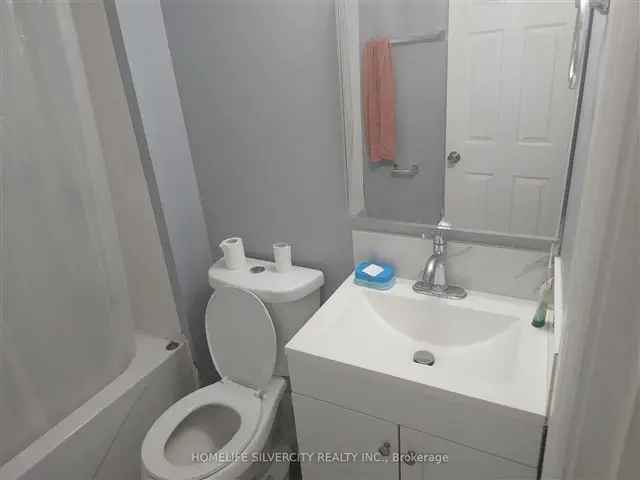 House For Sale in Mississauga, Ontario