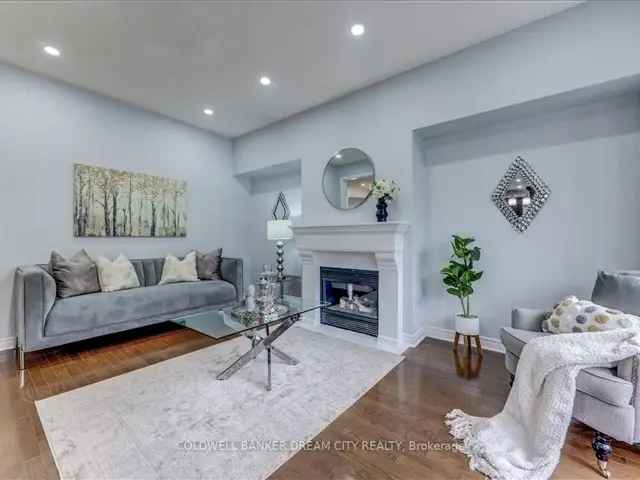 Townhouse For Sale in Toronto, Ontario