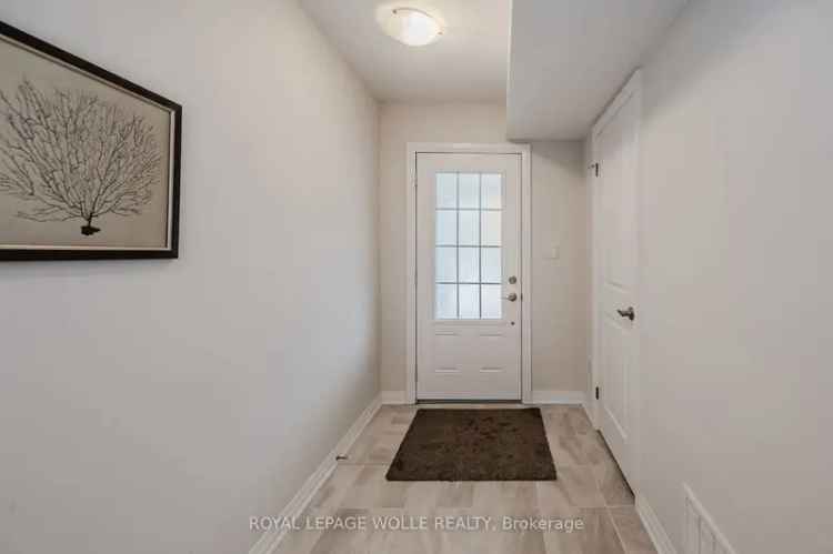 Modern 2 Bed Townhome in Kitchener Doon South