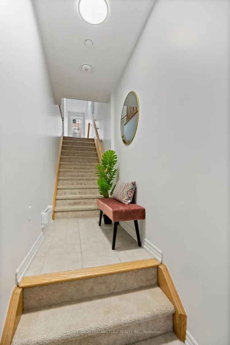 3-Storey Townhouse in North Oshawa - 3 Bedrooms - Updated Kitchen