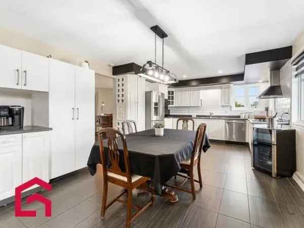 Bungalow for Sale Estrie Family Home Garage Backyard