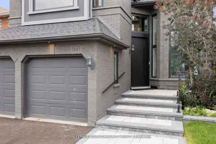 House For Sale in Newmarket, Ontario