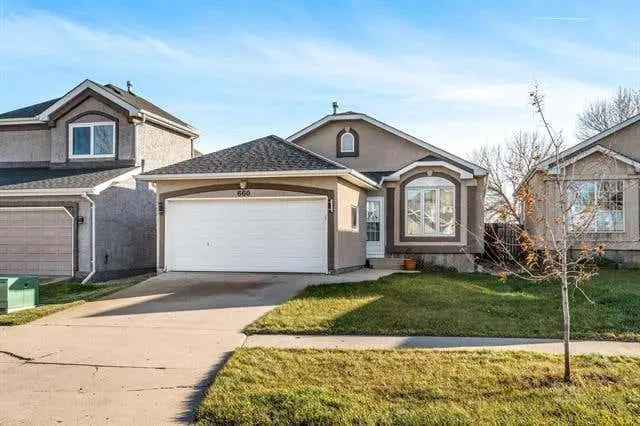 Whyte Ridge Bungalow 3 1 Beds 2 5 Baths Finished Basement Large Yard