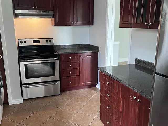 3 Bedroom 1.5 Washroom Upper Bungalow For Rent Near Bramalea GO