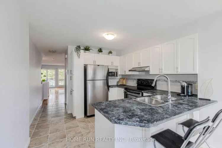 Bright and Stylish Kanata Condo Townhome Near Parks and Amenities