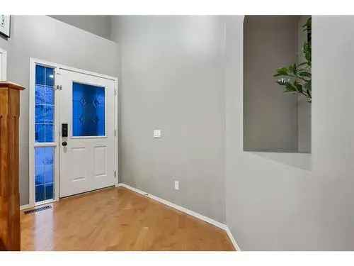 Air Conditioned 3 Bed 2.5 Bath Home in Royal Oak Calgary