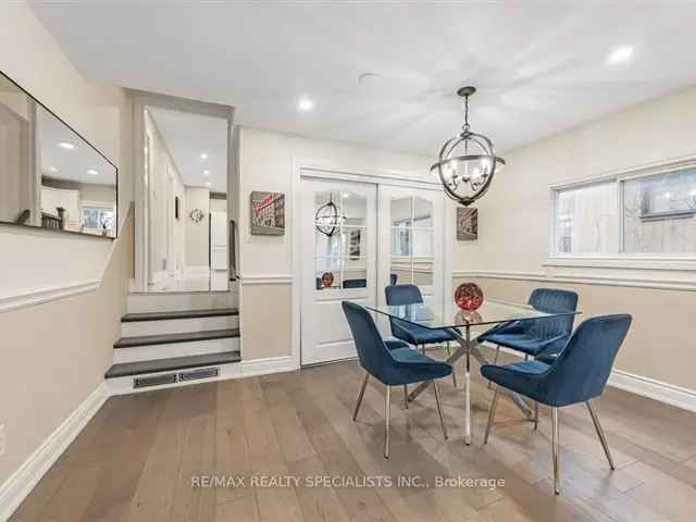 House For Sale in Oakville, Ontario