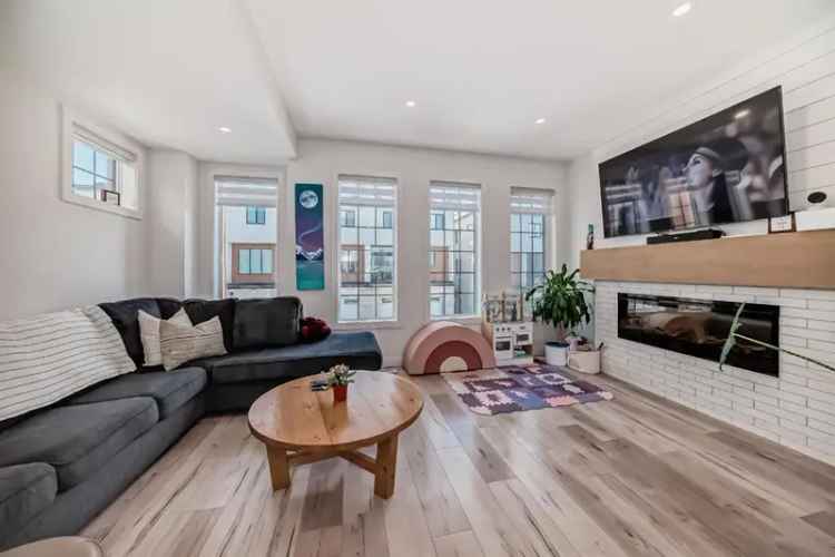 Rent Beautiful Townhouse in Calgary with 2 Bedrooms and Modern Features