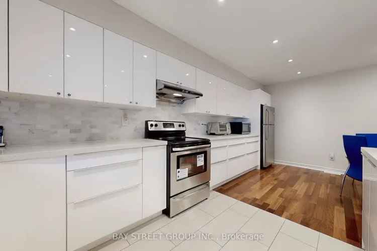 Cozy 3 Bed 2.5 Bath Greensborough Townhouse Near Top Schools