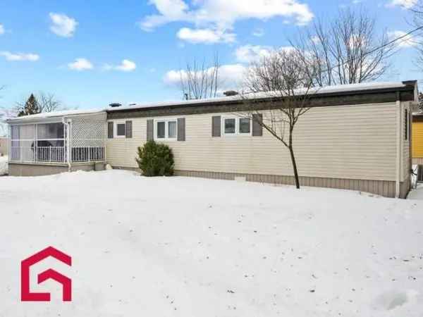 Mobile Home for Sale St-Jean-sur-Richelieu Large Lot Near Richelieu River