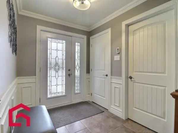 Bungalow for Sale 3 Beds 2 Baths Double Garage