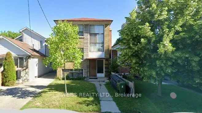 House For Sale in Toronto, Ontario