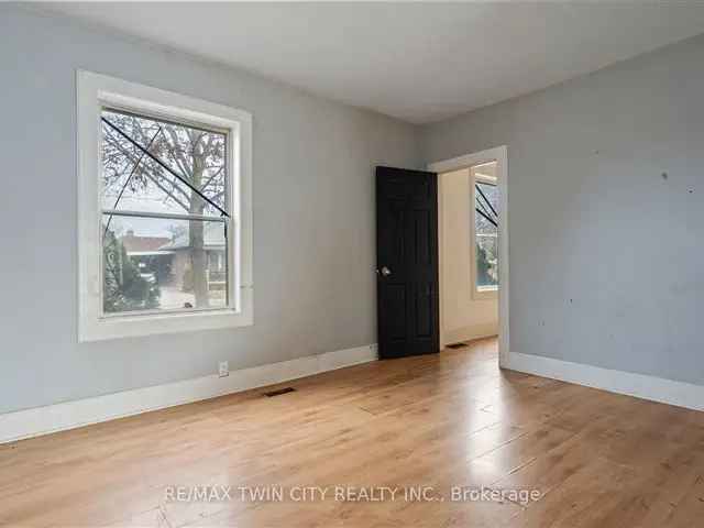 House For Sale in Brantford, Ontario