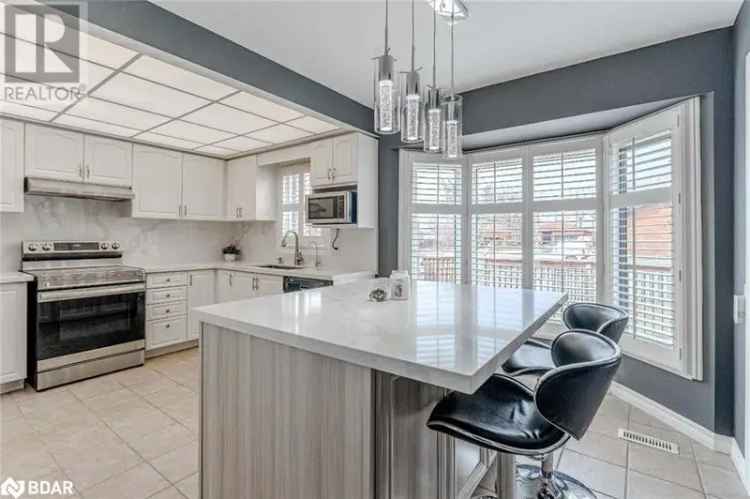 2 Storey Home in Family-Friendly Neighbourhood