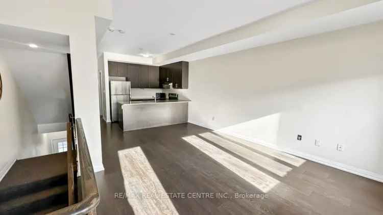 Townhouse For Sale in Toronto, Ontario