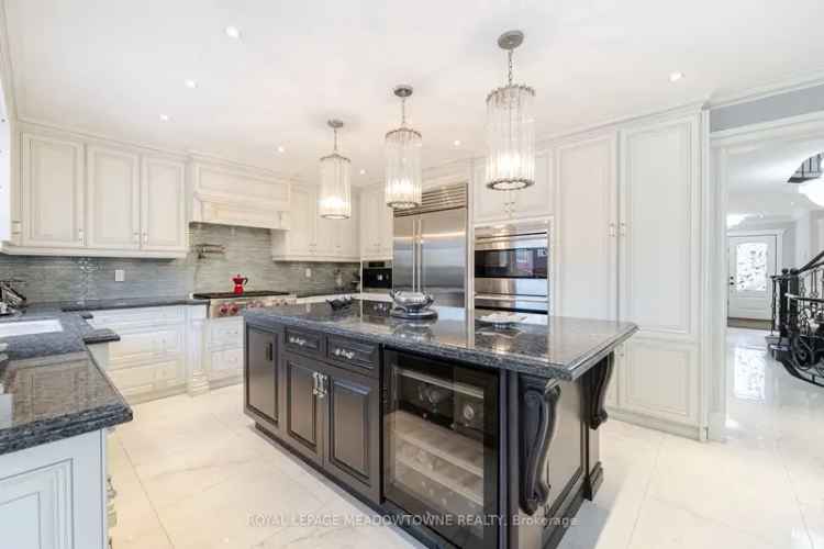 House For Sale in Mississauga, Ontario