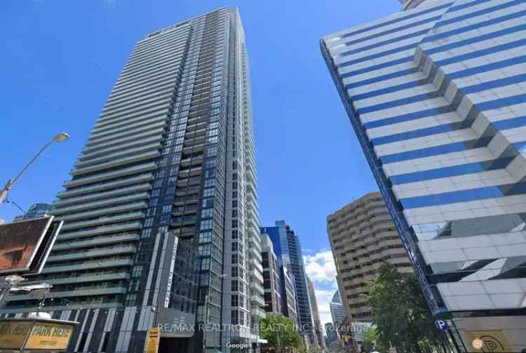 Luxury 1+1 Bedroom Condo in Downtown Toronto - 2 Parking Spaces - Airbnb Friendly