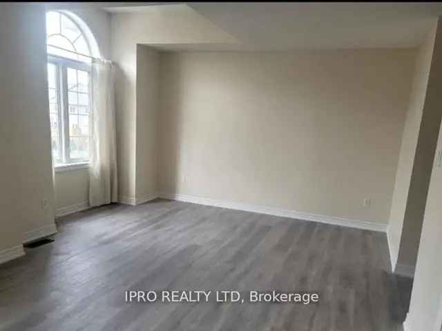 Townhouse For Rent in Hamilton, Ontario