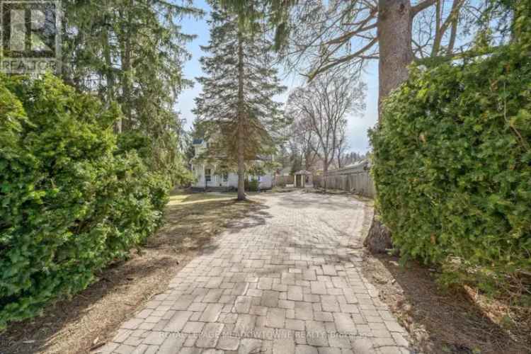 Charming Century Home in Glen Williams