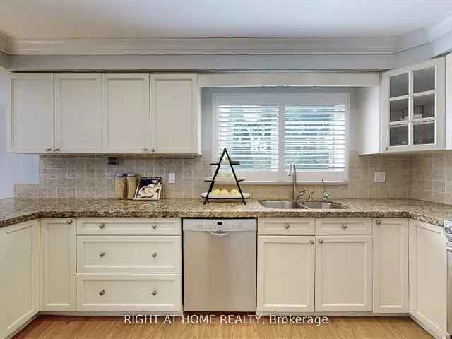 Aurora Highlands Family Home 4 Beds 4 Baths Updated Kitchen