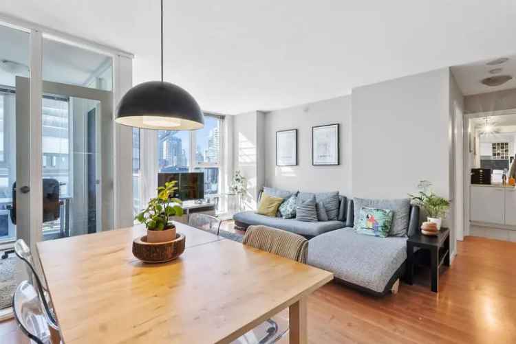 Condo For Sale in Vancouver, British Columbia