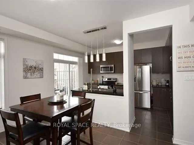 2000 Sqft Home  Open Concept Granite Counters Eat In Kitchen