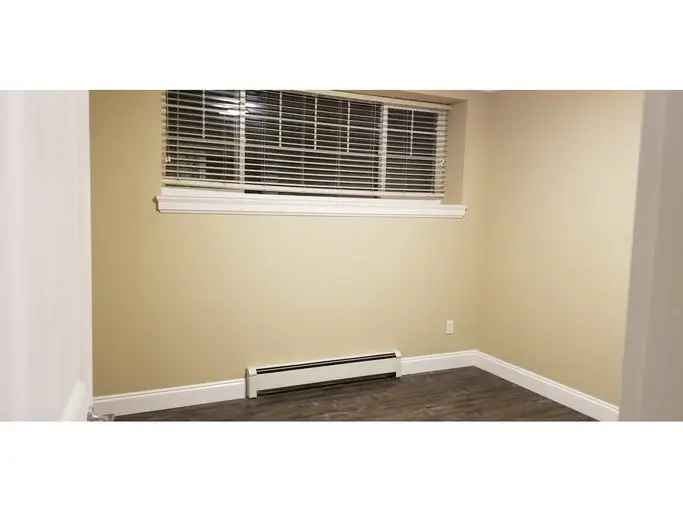 2 Bedroom Basement Suite Heat Hydro Wifi Included