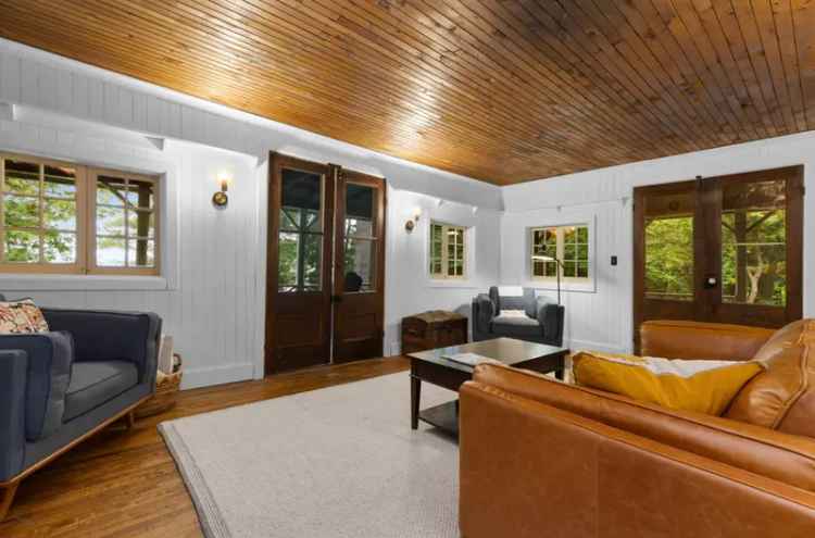 Charming Century Cottage Invites You To Make Peninsula Lake Memories