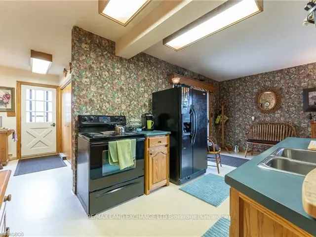 Kincardine Beach Landmark Home Cottage 2+1 Bedrooms