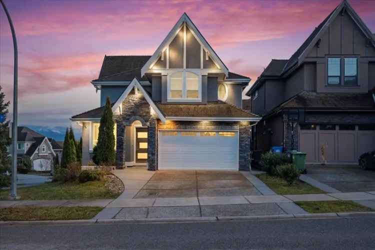 A $1,648,900.00 House/Single Family with 8 bedrooms in Abbotsford East, Abbotsford