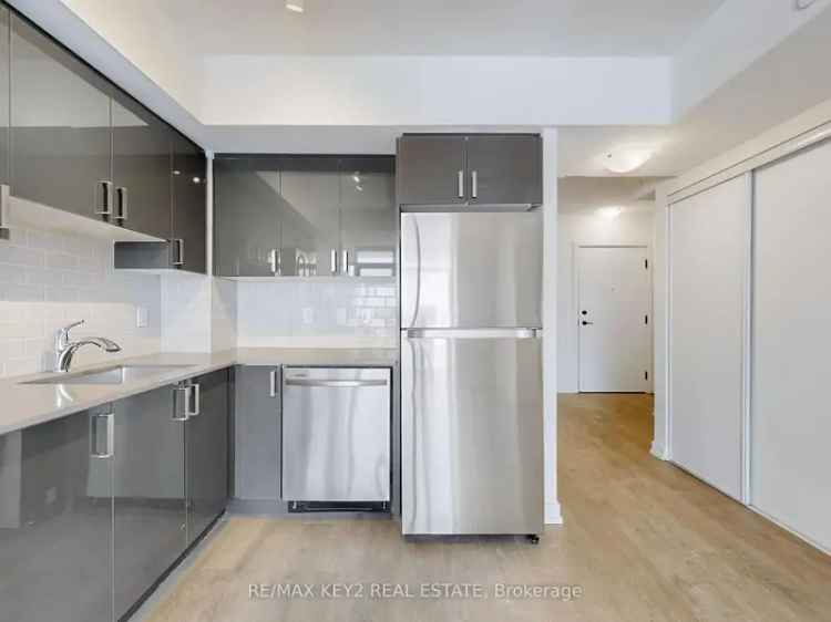 Modern 1+1 Bedroom Condo Near Yorkdale Mall and Glencairn Station