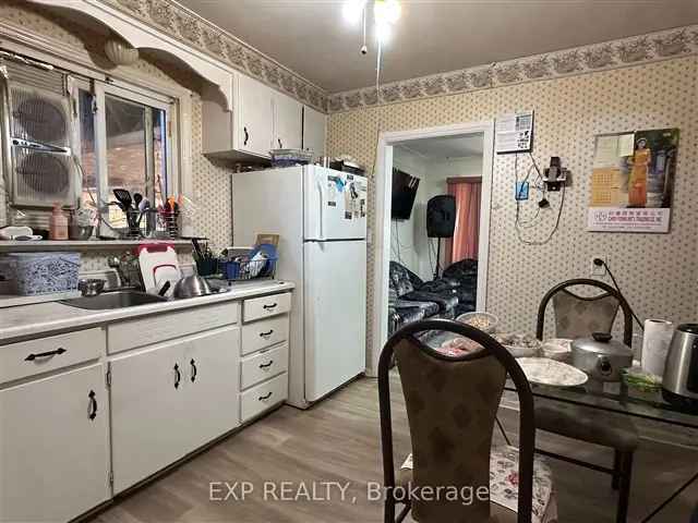 House For Sale in St. Thomas, Ontario