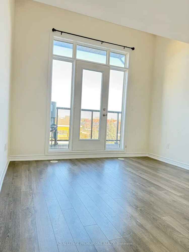 Maple Condo Townhome 2 Bed 1.5 Bath Near Transit and Parks