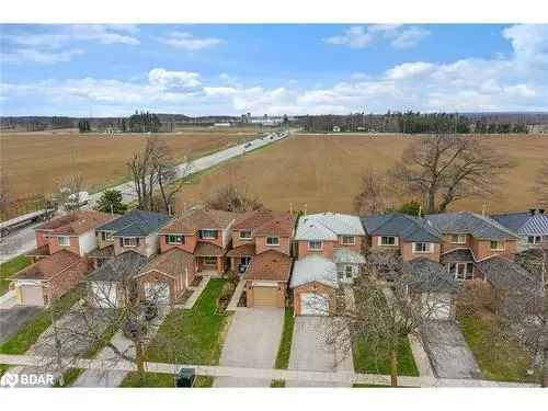 3 Bedroom 3 Bathroom Family Home in Barrie