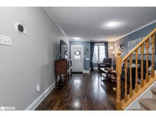 3 Bedroom Townhouse in Barrie, Updated Kitchen and Deck