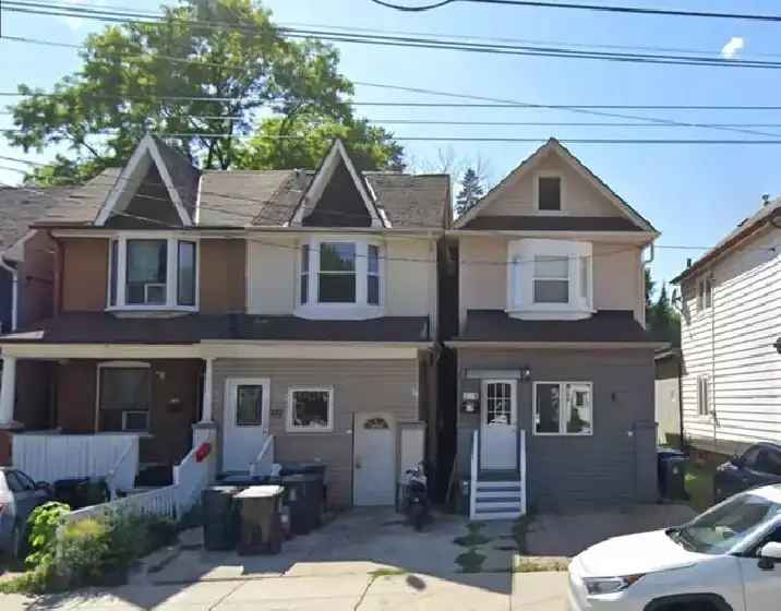 3BR Home near Coxwell Ave and Queen St E