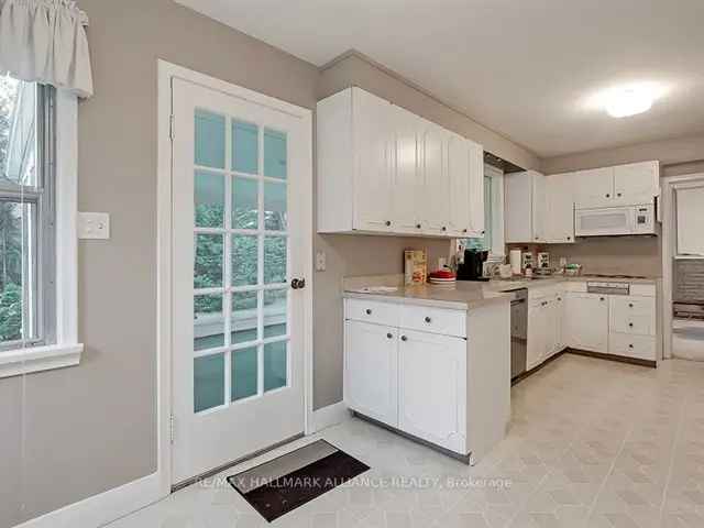 House For Sale in Oakville, Ontario