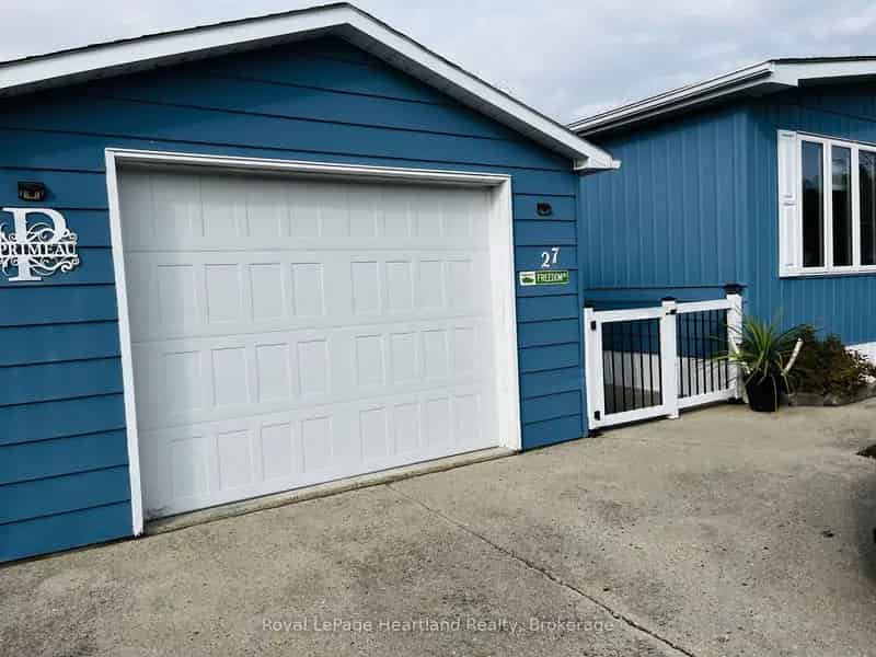 Adult Lifestyle Home near London with Upgrades