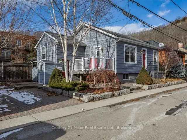 Charming 2+2 Bedroom Bungalow in Olde Dundas with Dundas Peak Views