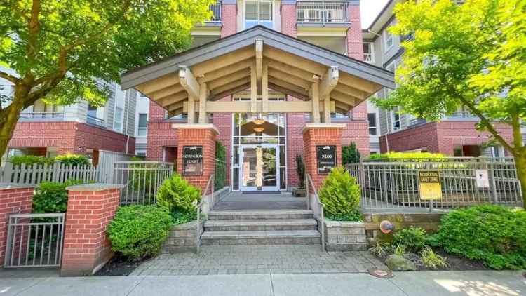 Kensington Court 2 Bed 2 Bath Apartment with Parking and Amenities