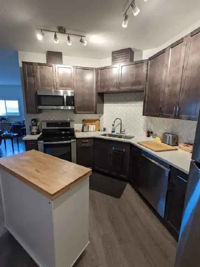 2 BDRM   DEN APARTMENT IN LEDUC!